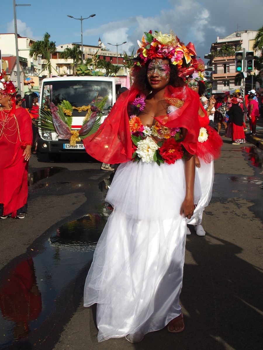 gyönyöru nõi virágos jelmez karnevál Martinique
